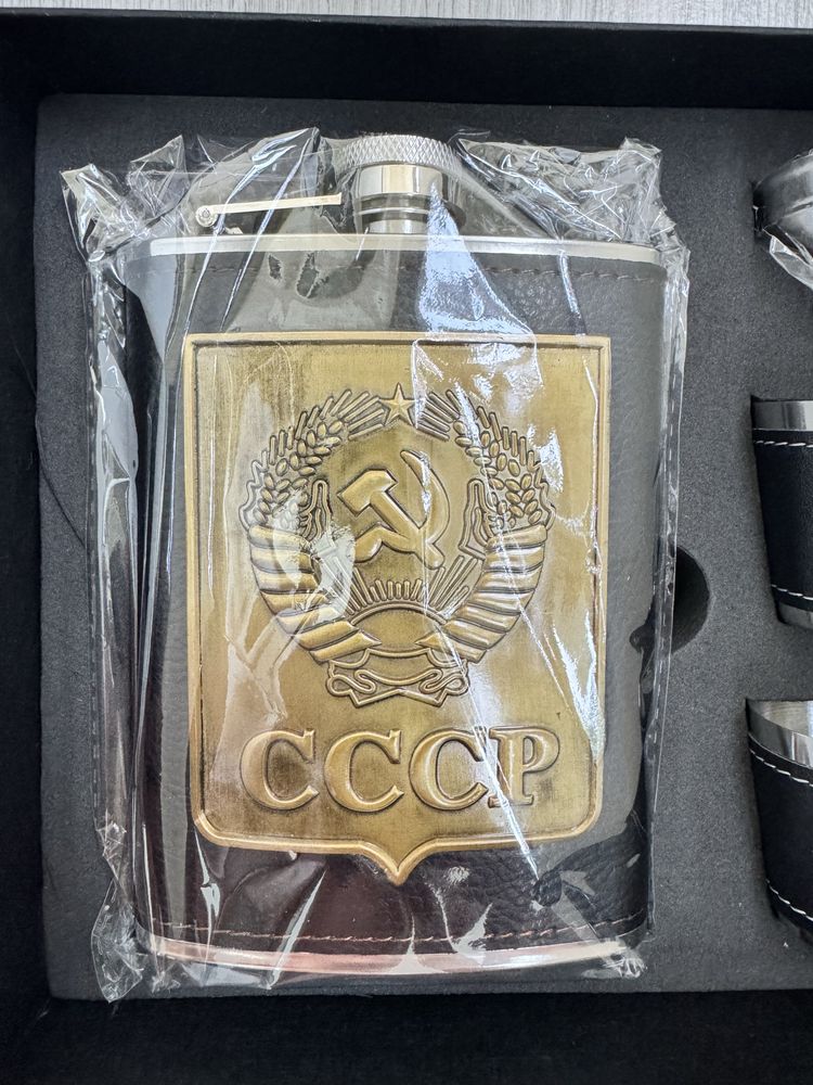 Подарочный набор фляжка со стопками
