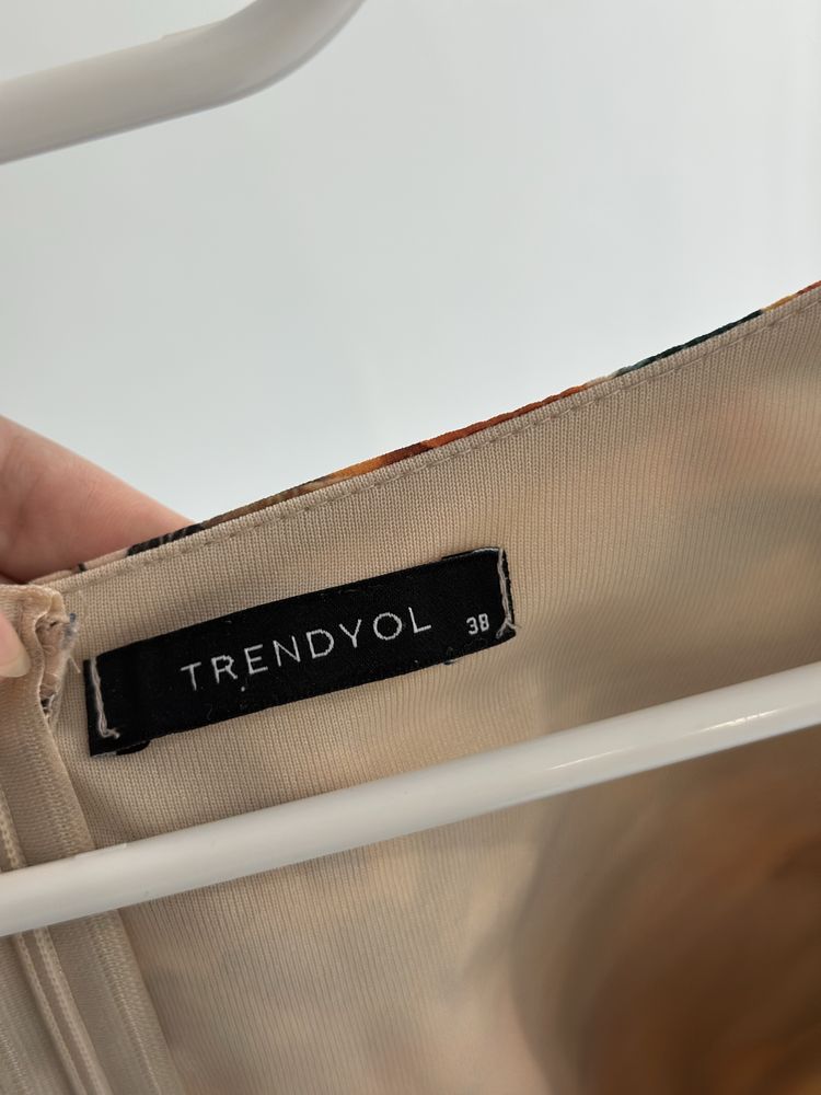 Рокля с плодов принт Trendyol | Размер 38