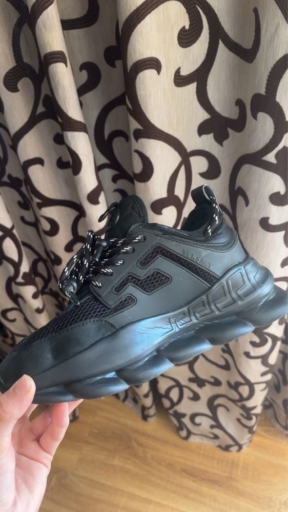 versace chain reaction