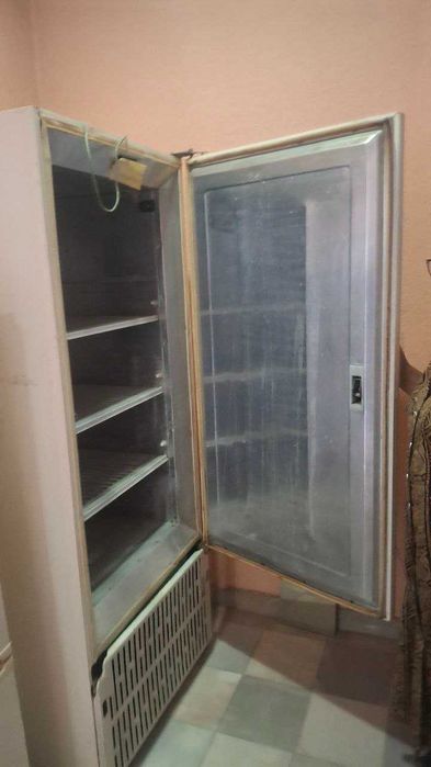 Продам рабочий вместительный холодильник