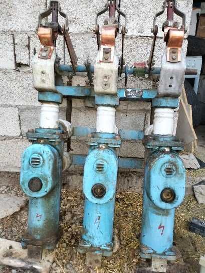 Высоковольтные выключатель. Понижавшие трансформатор. Станок зотарки.