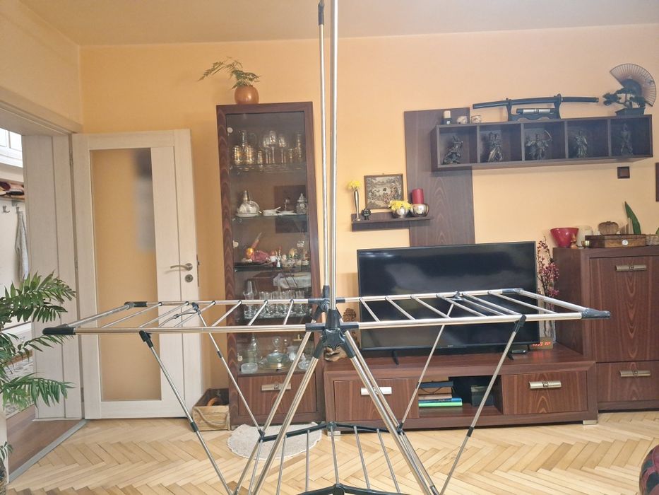 Продавам сушилник за дрехи