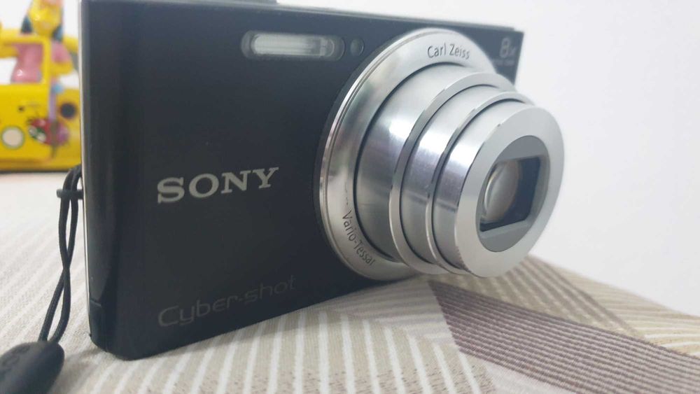 Sony Cyber-shot DSC-W730 16.1 МРх