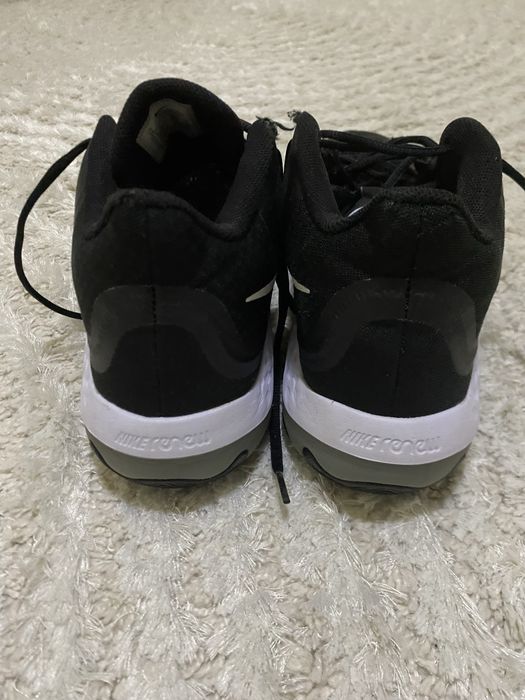 Adidasi Nike Renew