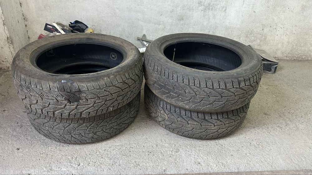 Продам зимние шины 215/55/17