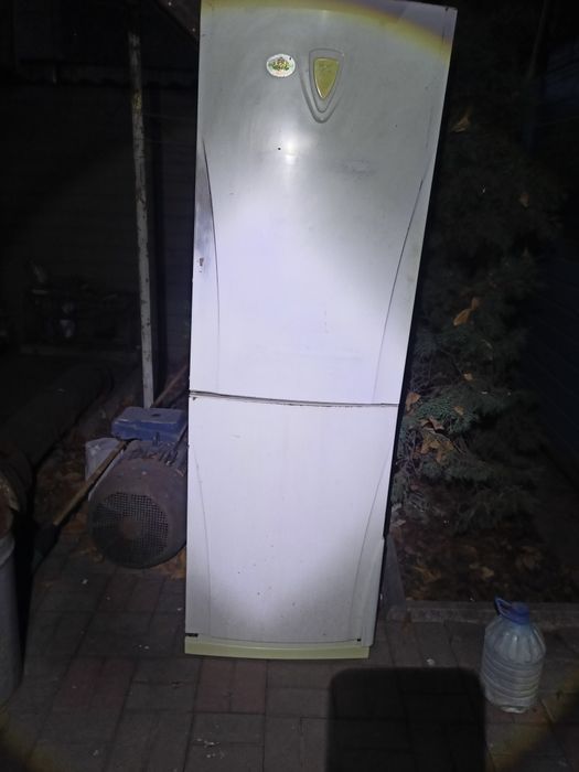 Холодильник большой 180