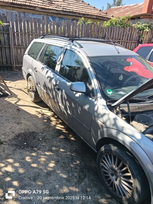 Vând Ford mondeo