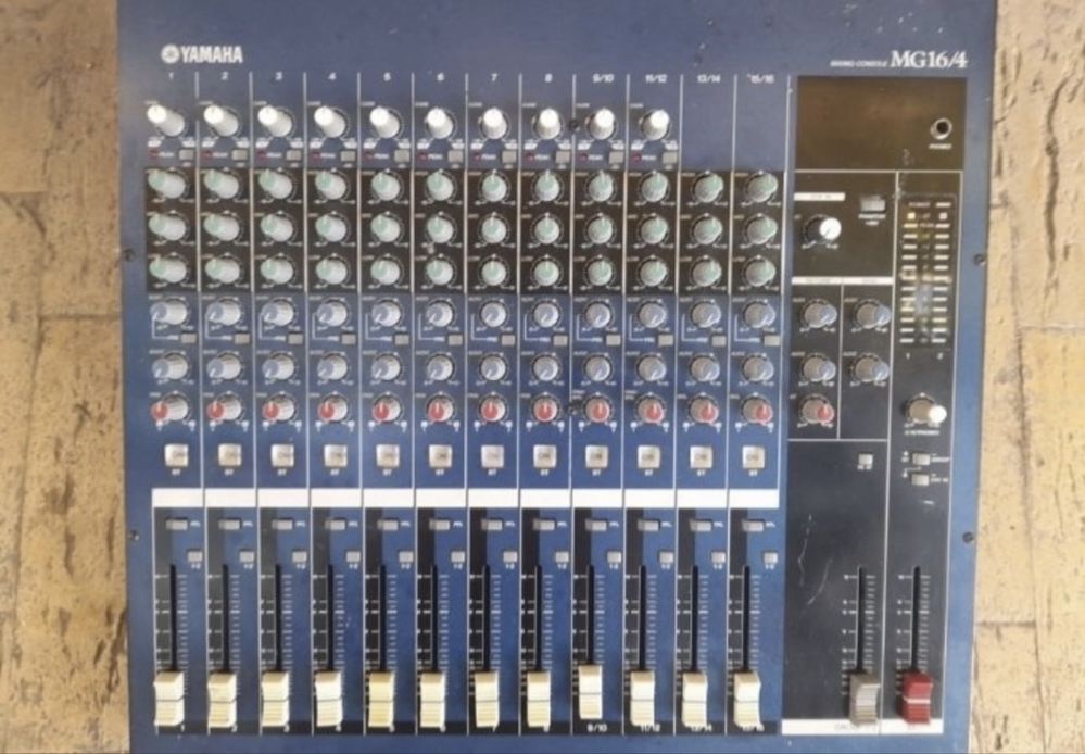 Yamaha MG 16/4 ( voce / instrumente )