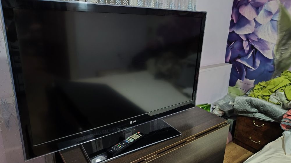 Продам LED телевизор  LG б/у
