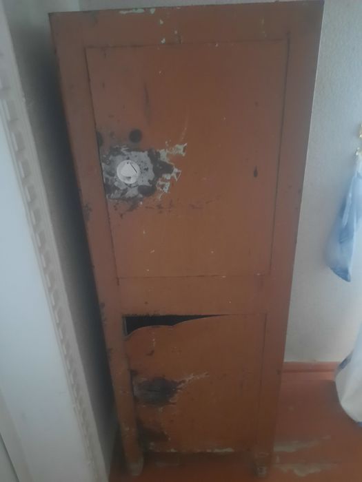 Seyf sotiladi temirdan qilingan moshniy seyf