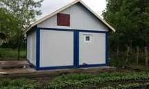 Casa modulara și garaje auto din structura metalica si panou sandwich
