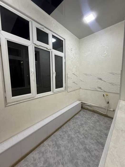 Продается 2-комнатная квартира.Чиланзар-18. ориентир: Парламент.
