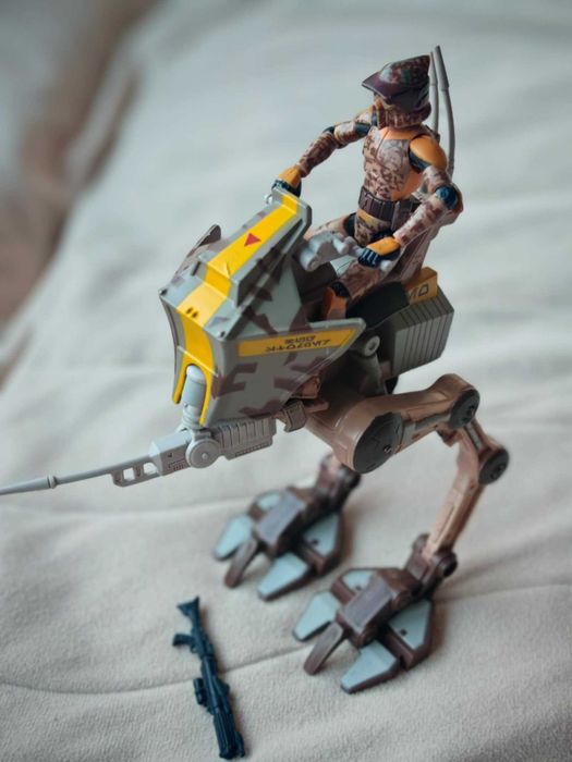 Star wars екшън фигурка Deluxe Figure with Vehicle - Clone Scout At-Rt