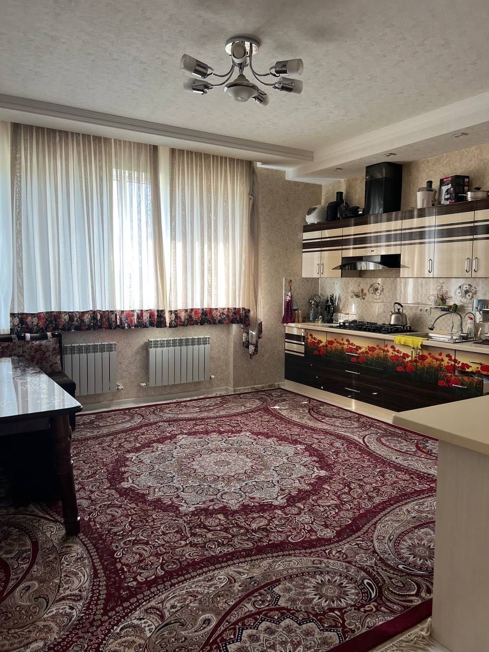 Yakkasaroy Nukus ko'chasiga qaragan 4+1 kvartira ijaraga beriladi