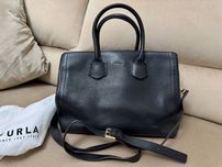 Кожена черна чанта Furla