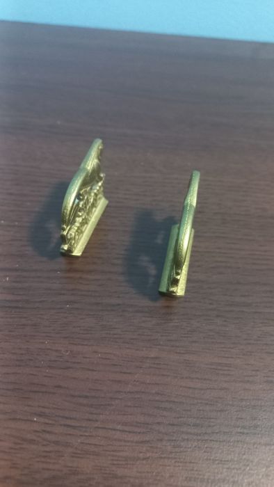 Малки стари бронзови зайчета