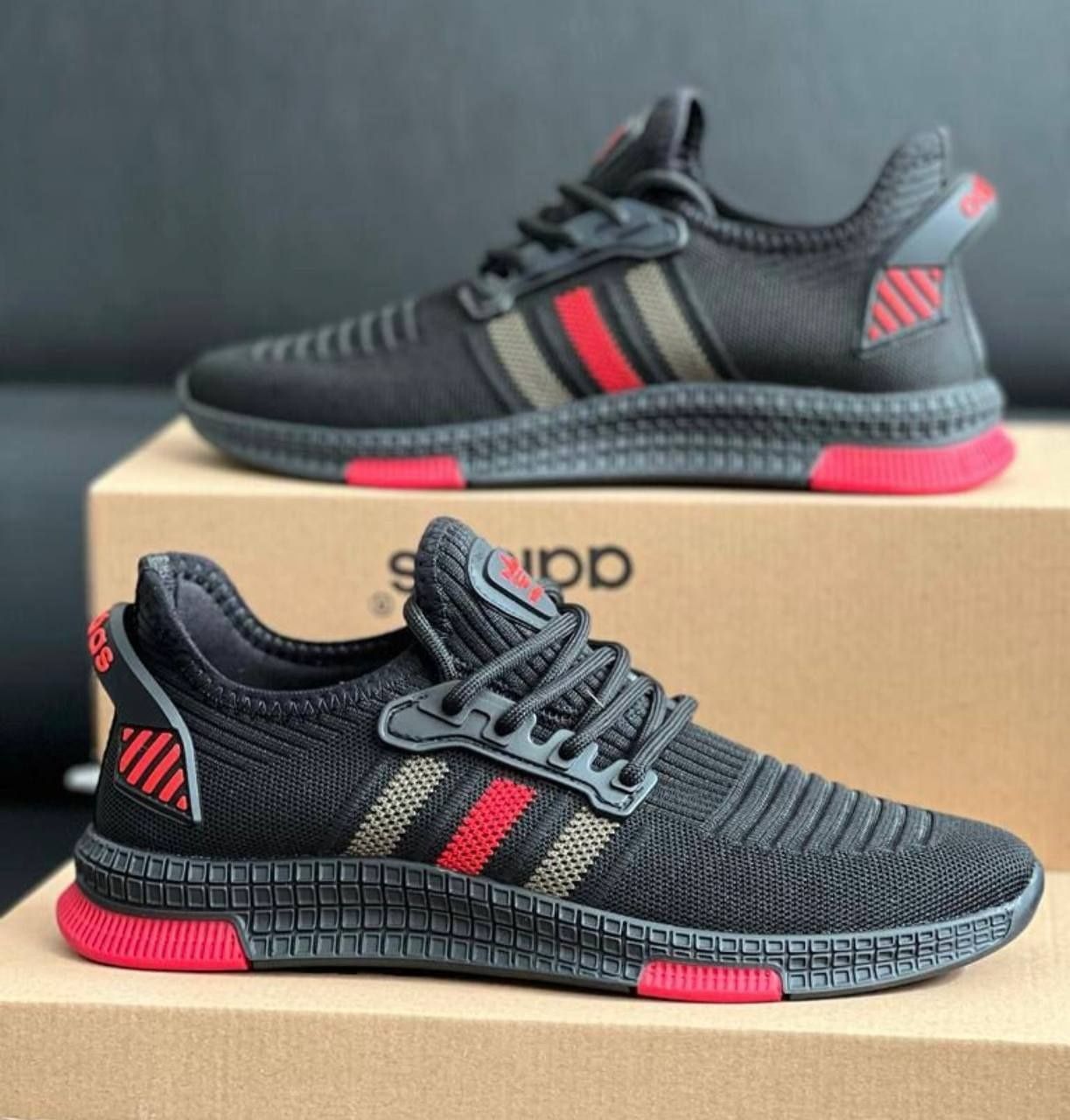 Adidasi unisex pânza Adidas 1:1 

Albi 44 44 
Negru 45 

90 lei adaos