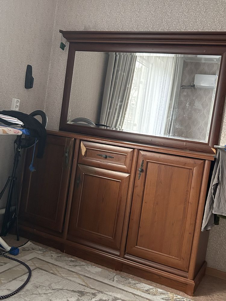 Продам комод с зеркалом