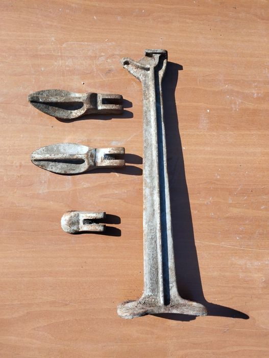 Колодка чугунная для ремонта обуви с тремя насадками СССР