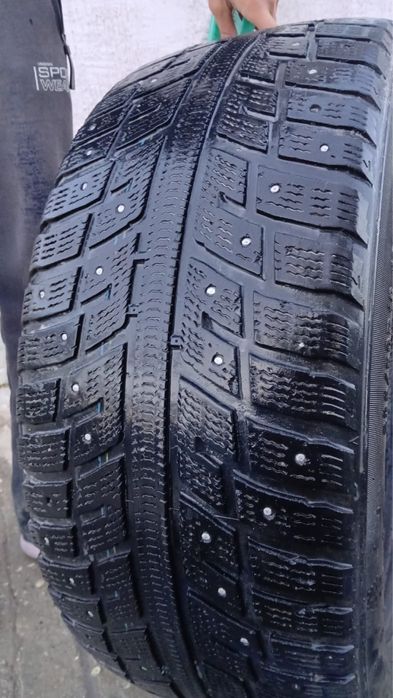 Шины R 18 235/50 2 шт