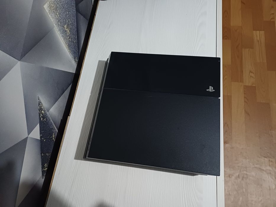 Sony Ps4  в отличном состояний