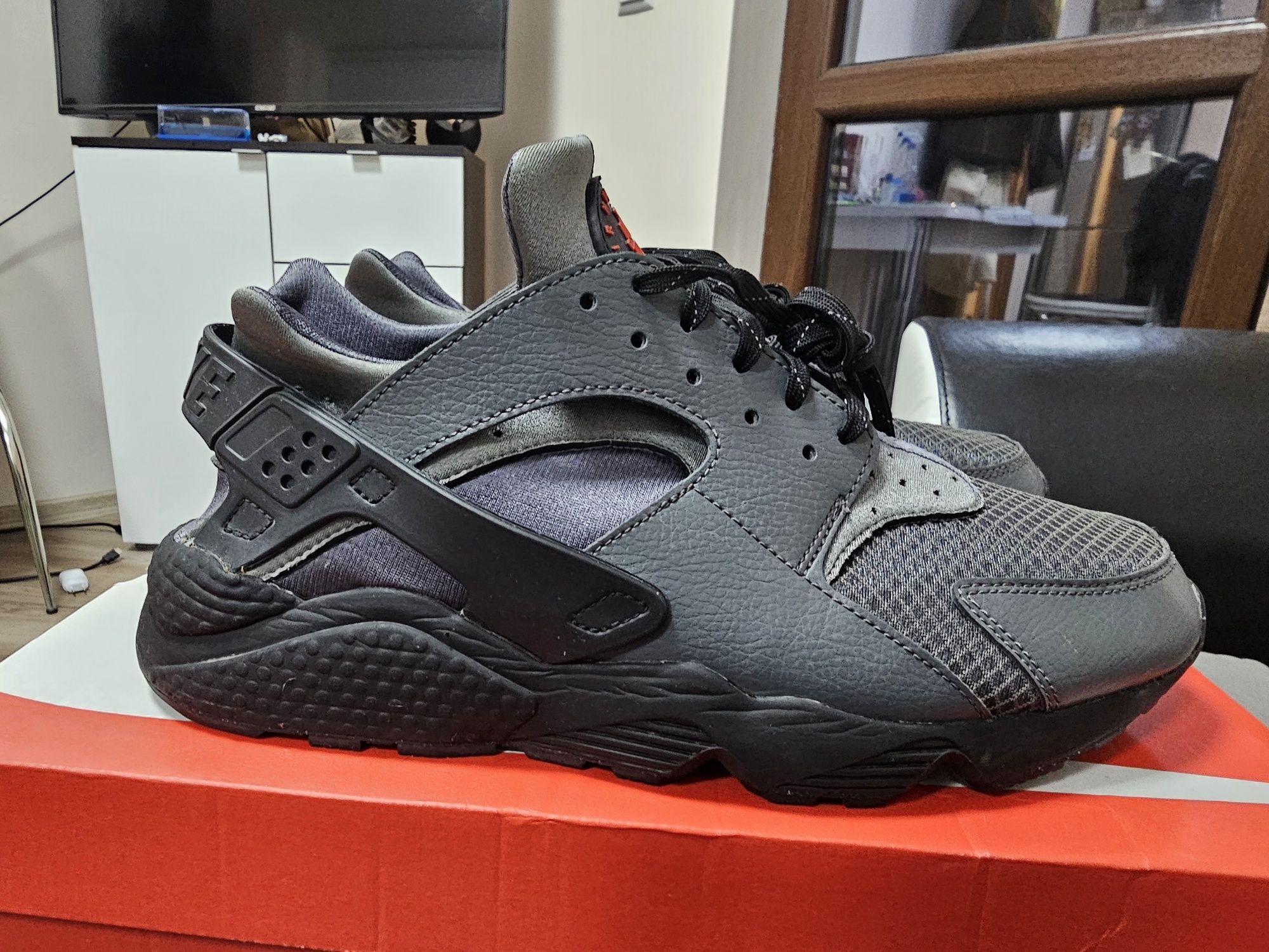 Nike Air Huarache FDO665-001