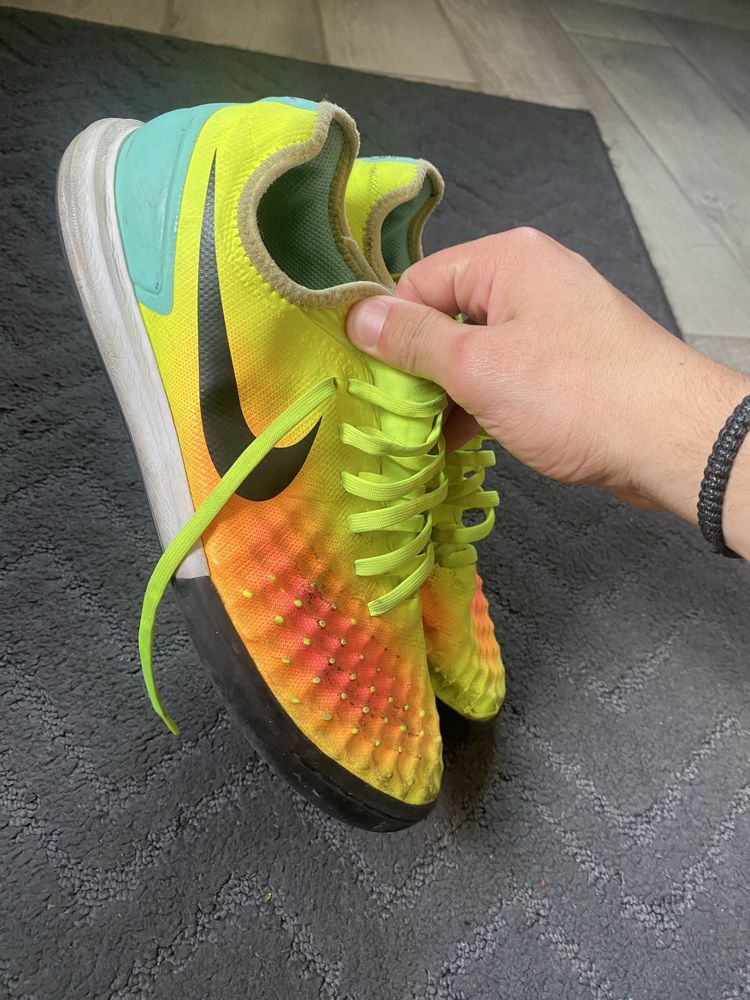 Маратонки nike magista