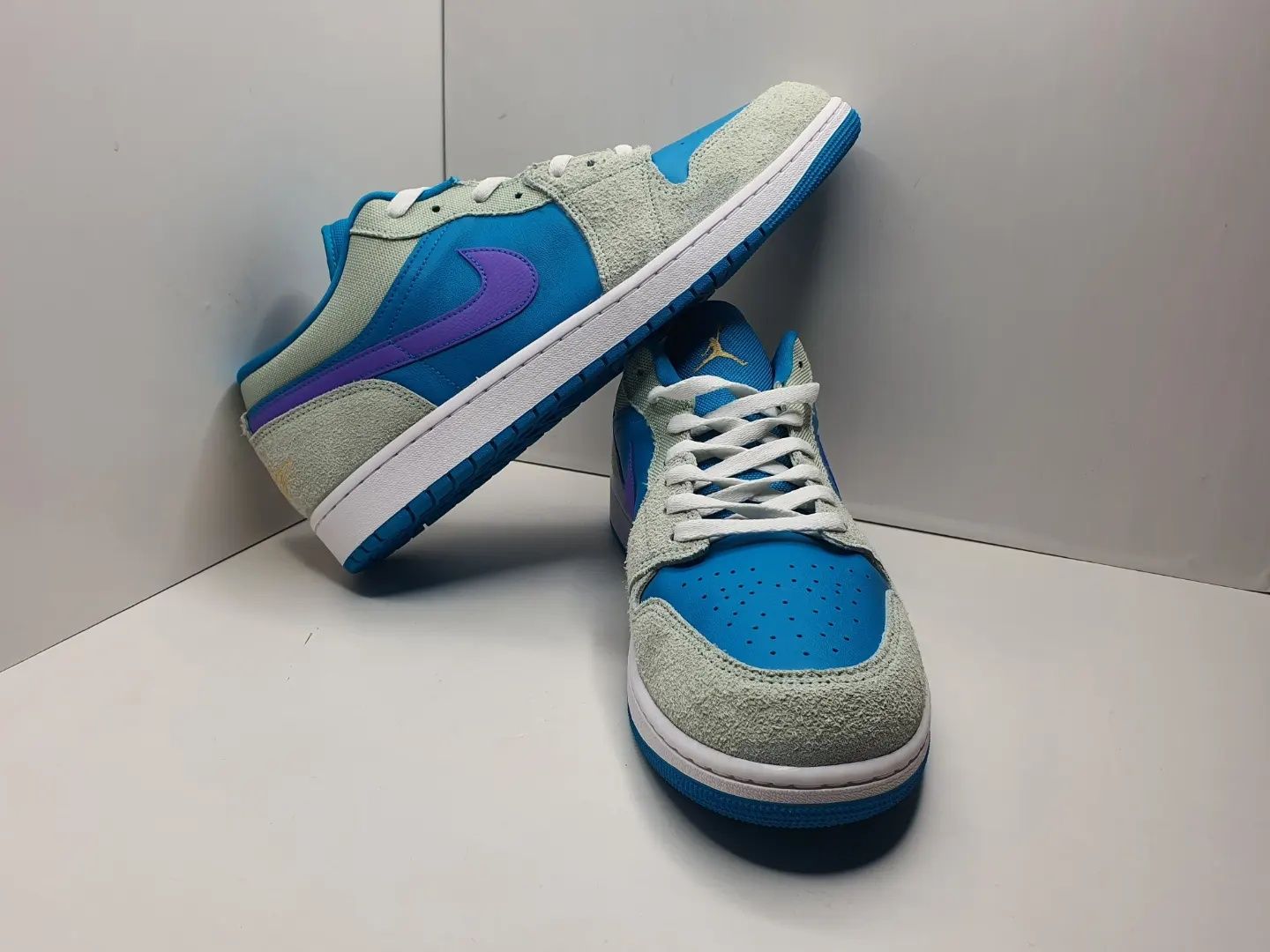 .
Кецове Nike Air Jordan 1 Low

Чисто нови с кутия.

Размер 48.5 стелк