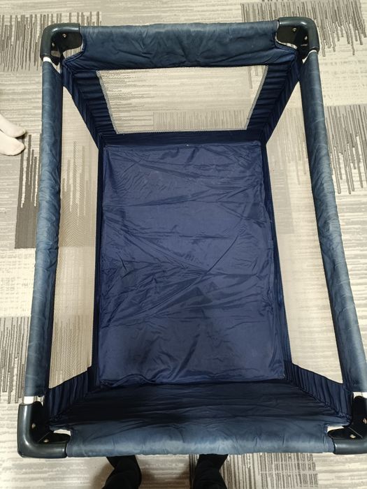 Продается детский манеж на колесиках, складной