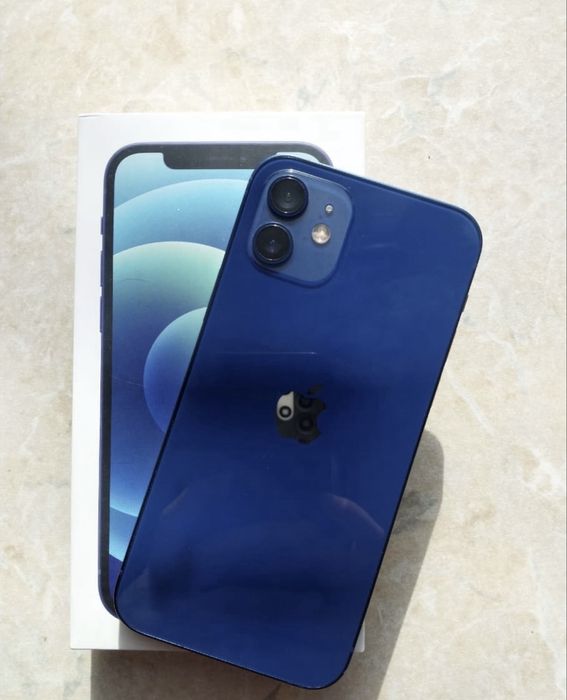 продам iPhone 12