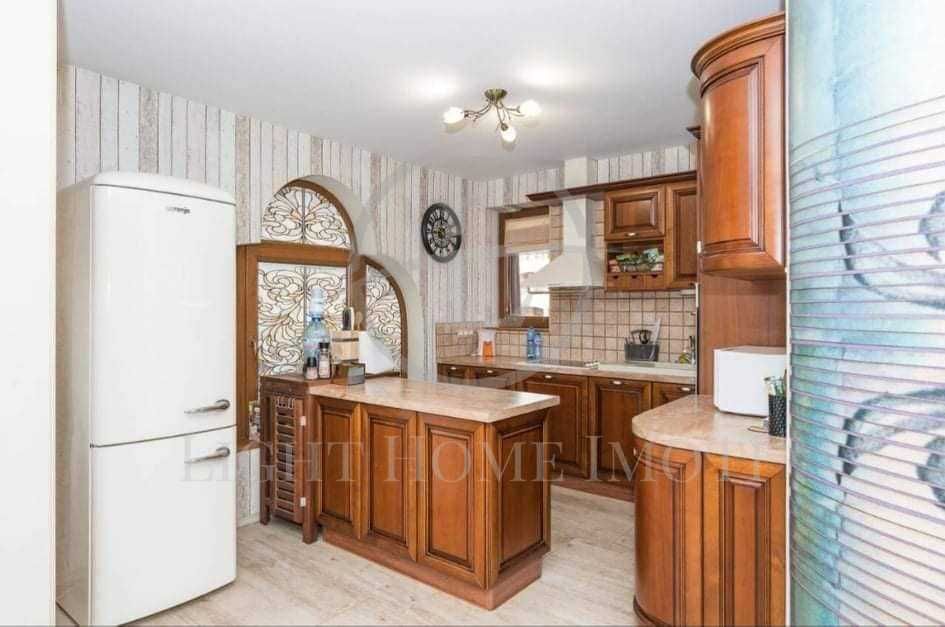 Продава се Тристаен апартамент в Пловдив, Остромила - 168 кв.м за 1399 €/кв.м - Снимка #2