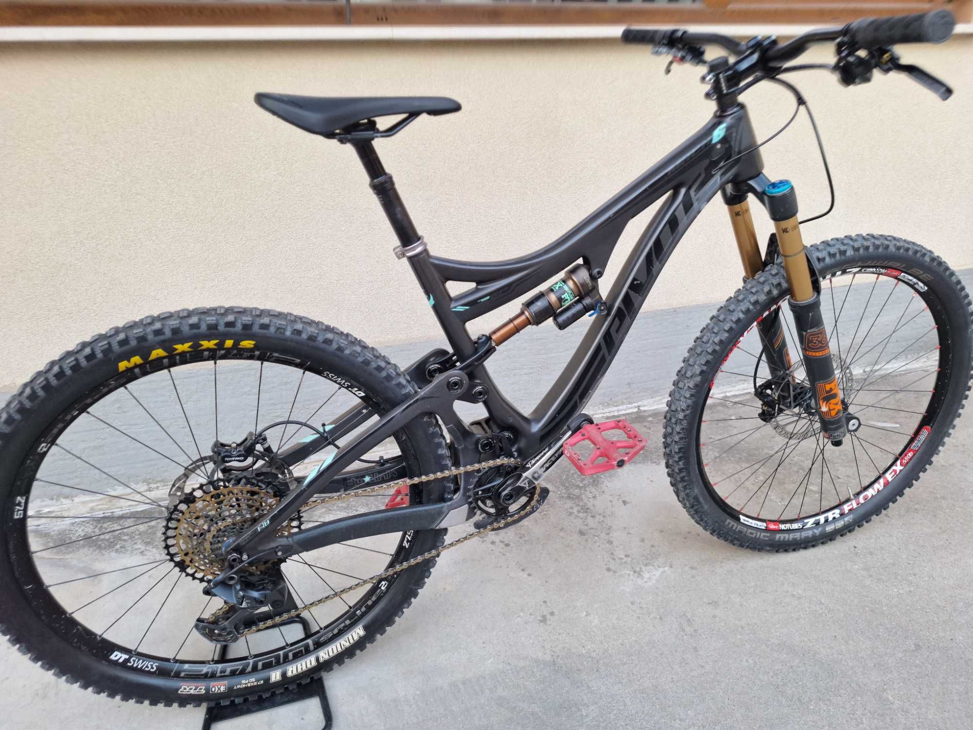 Pivot Mach 6 Carbon Team