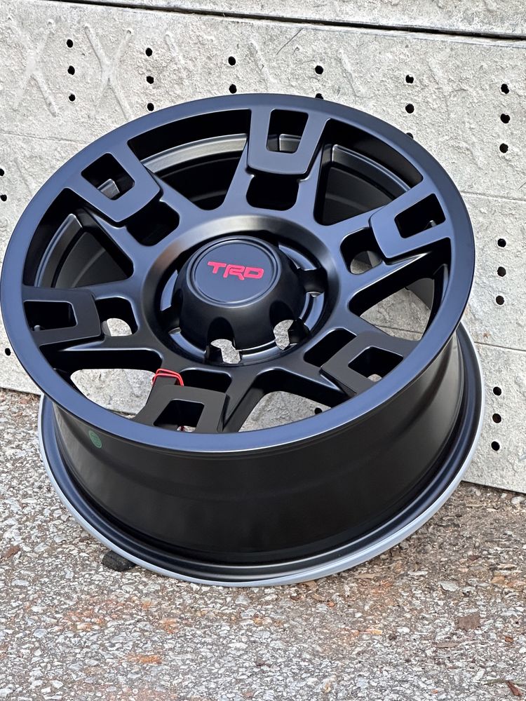Off Road Джанти 17 “ цола 6х139.7 чисто нови Toyota Pajero Ranger