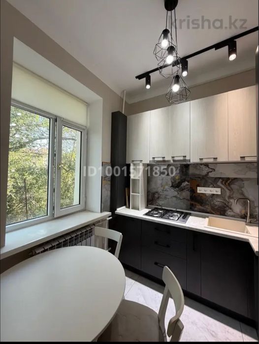 Продам кухонную гарнитуру в сборе недорого