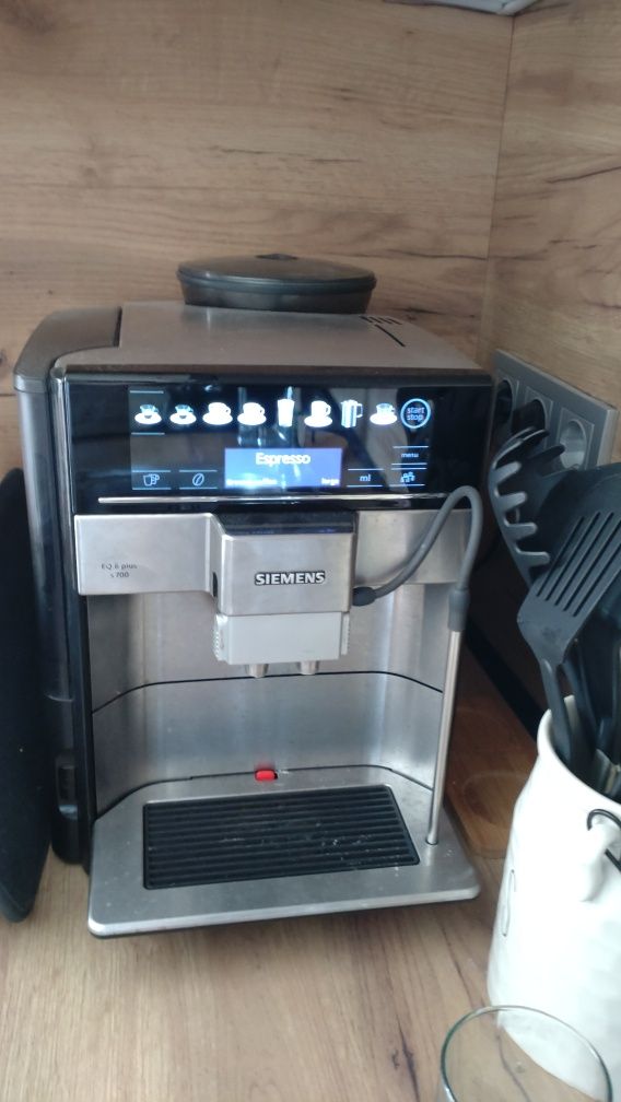 Продавам кафемашина SIEMENS EQ6 s700
