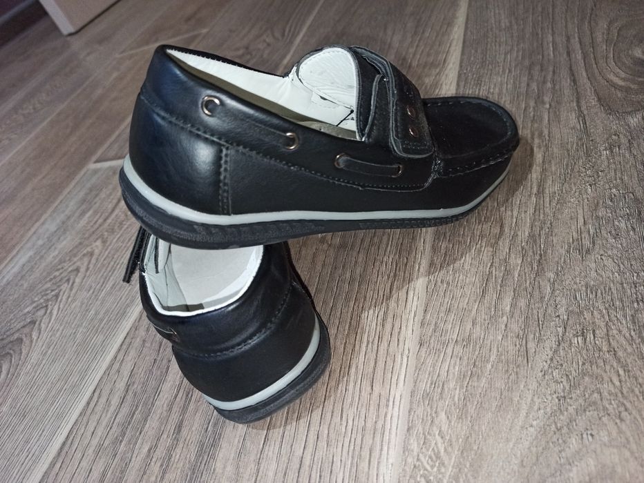 Обувки, мокасини