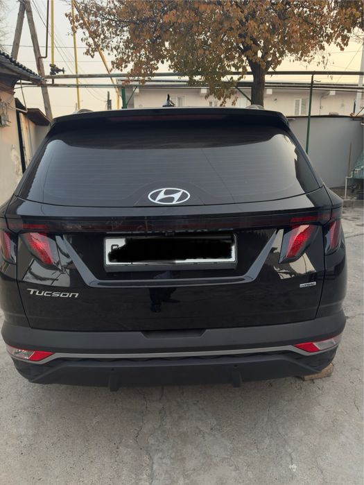 ПРОДАЕТСЯ ХУНДАЙ ТУКСОН в отличном состояний пробег 53000 есть петно