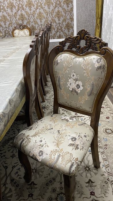 Стол со стульями