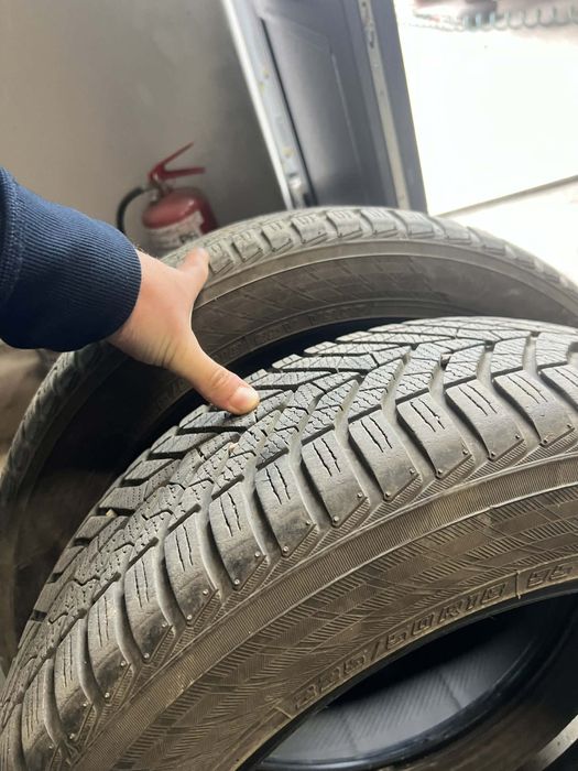 Vând cauciucuri de iarna 225 50 18