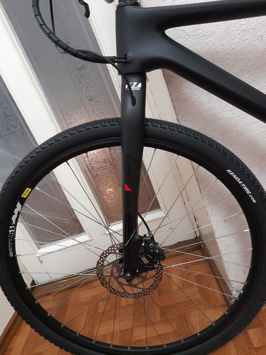 Карбоновый, с планетаркой Shimano 8 скорость