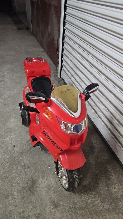 Акумулаторно детско моторче