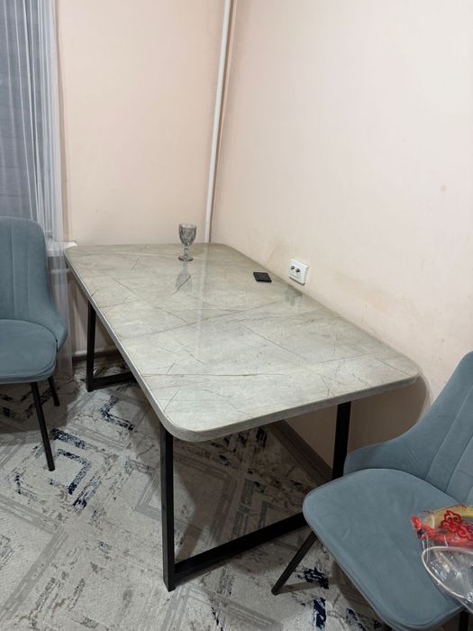 Стол куханный и стулья