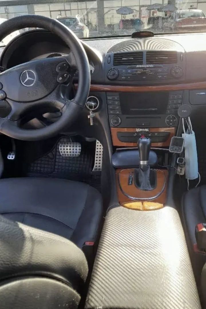 Mercedes E 200 impecabil