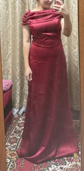 Продам темно красное платье