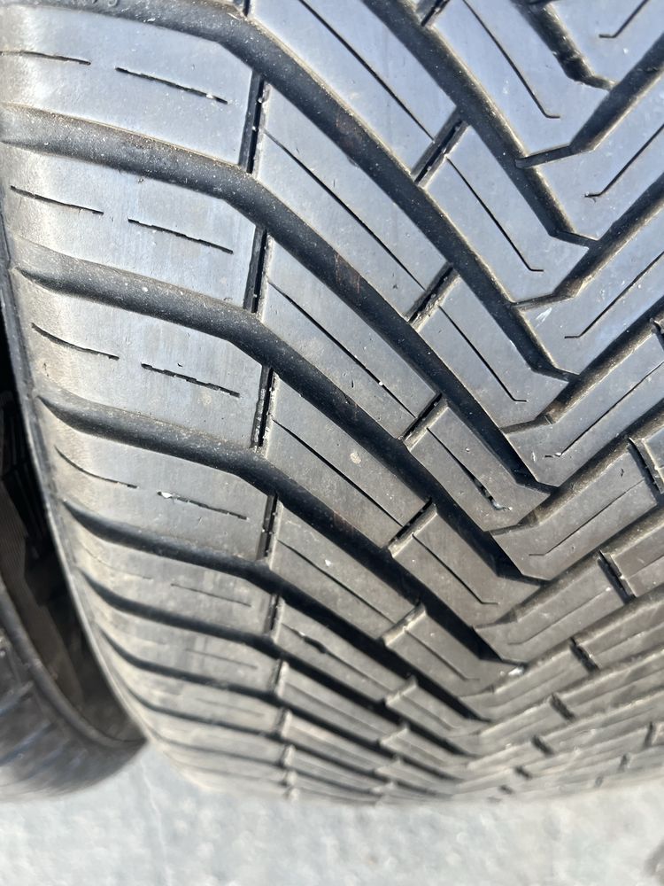 2 бр. всесезонни гуми 205/50/17 Continental DOT 4420 5,5 mm