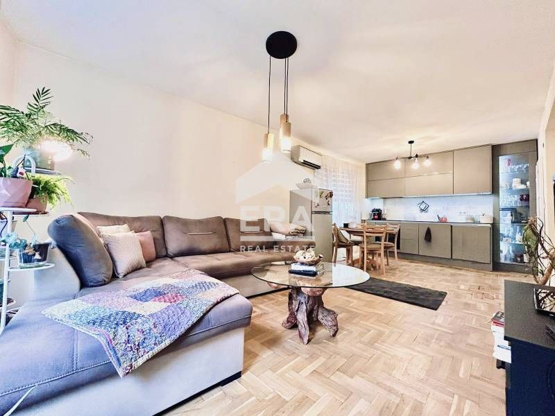 Продава се Тристаен апартамент в София, Лозенец - 85 кв.м за 3765 €/кв.м - Снимка #2