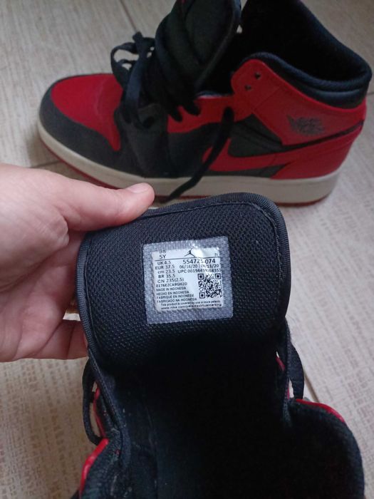 Air Jordan 1 Mid Chicago Black Toe
