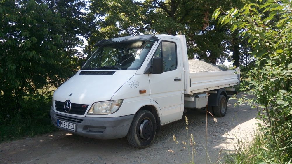 Închiriez miniexcavator și basculă 3,5t