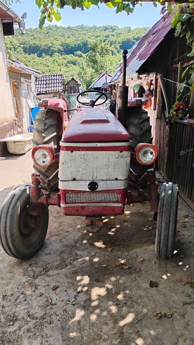 Tractor  in 4 pistoane sau schimb cu diverse