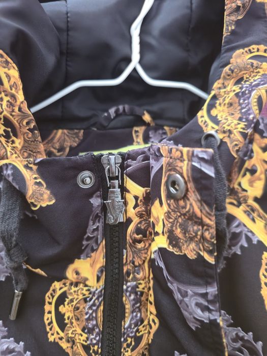 Vand jacheta de toamnă Versace